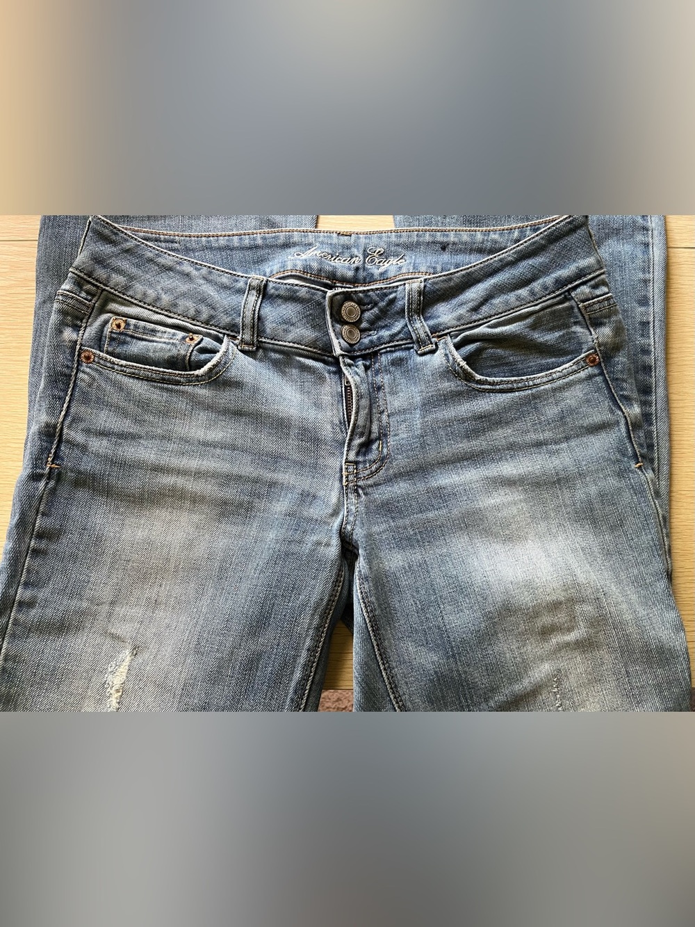 American Eagle Outfitters Artist Women's Mid-Rise Stretch Light Blue Jeans